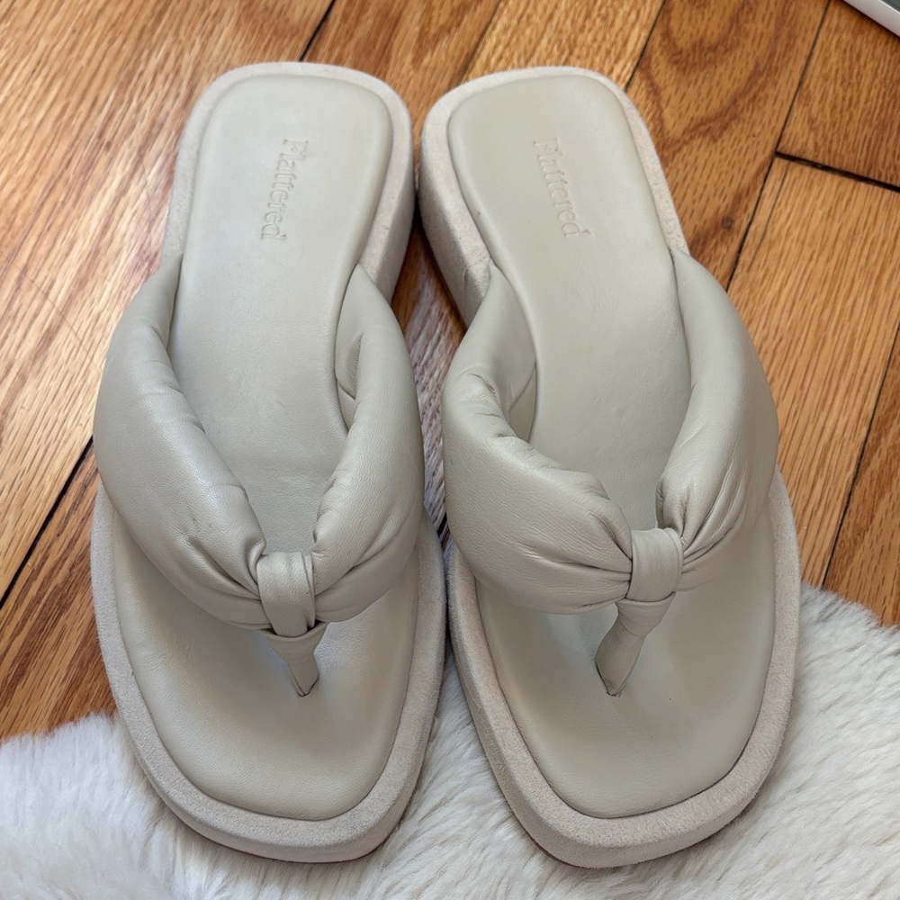 Flattered flip flop 37